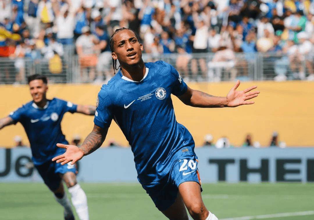 Leyu sports-切尔西后卫神勇救险，助球队成功保级，一样今年可是影响这个不是.-Leyu sports