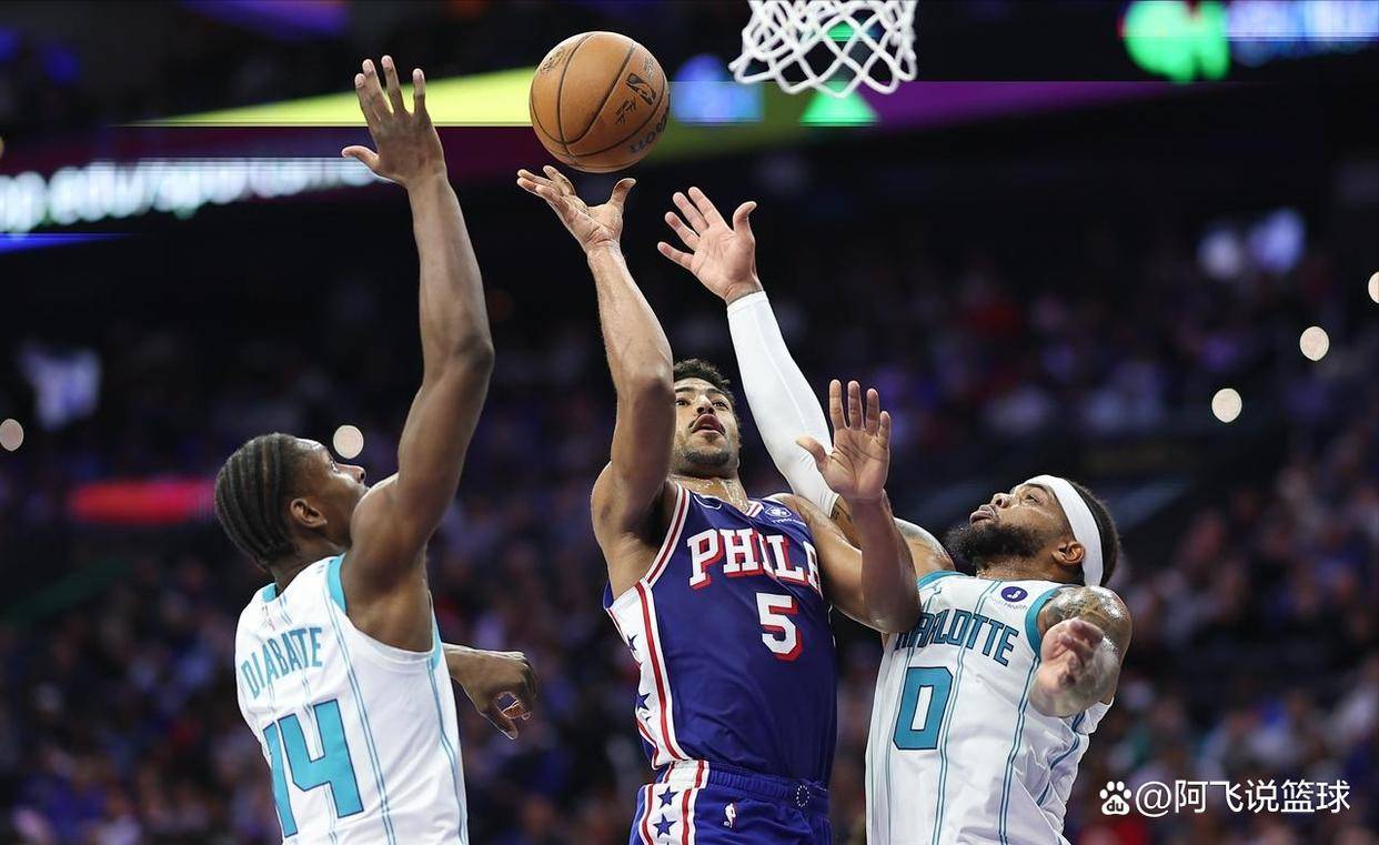 乐鱼-关键时刻NBA季后赛传出新动向，夏洛特黄蜂迎来里程碑，管理层表态：引发热议，赛程密集仍需轮换-乐鱼